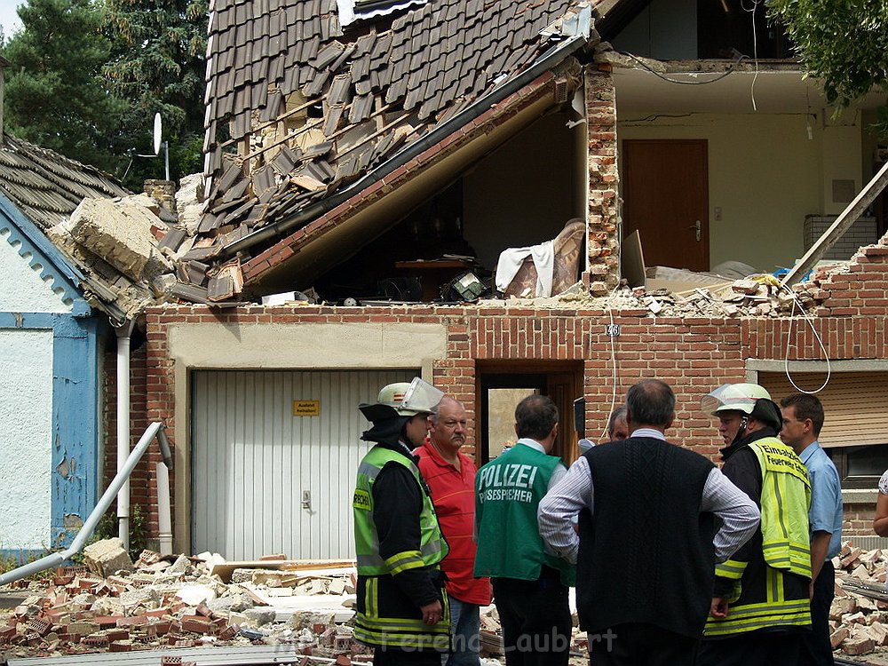 Detonation im Haus Erftstadt Dirmertsheim Brueckenstr P578.JPG